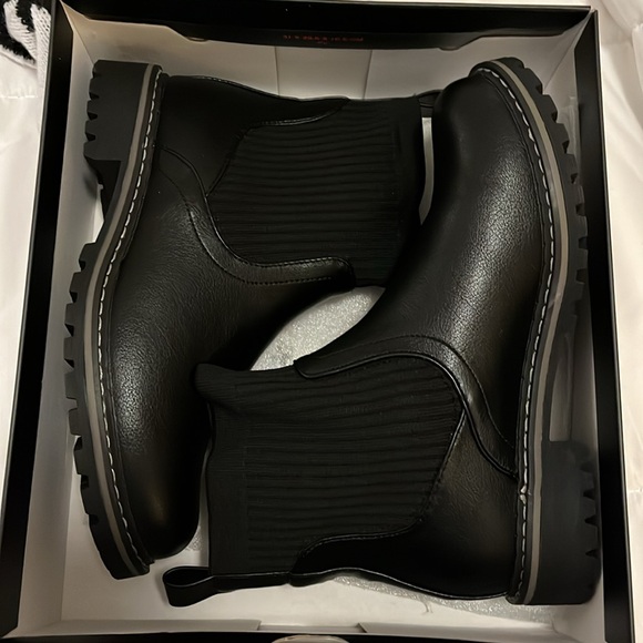 NEW in box Corkys cabin fever black boots booties size 9 (BUT fits like an 8) - Picture 4 of 4